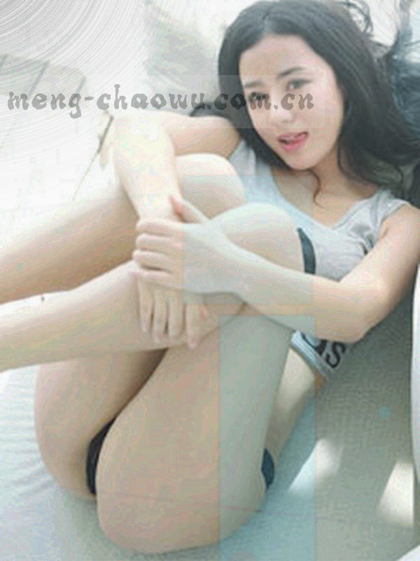赛博风格女性侧面像，带有故障位移效果，色彩为粉紫渐变，背景为深黑霓虹